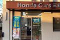 店舗正面入り口になります。HALLOののぼりとステッカーがあります。
