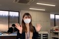 自動車学校受付スタッフが笑顔で出迎えてくれます。