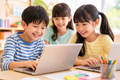 パソコンを使って、考える・つくる・伝えるを学ぶ。Bee Creativeは、小学生向けのデジタル・クリエイティブスクールです。