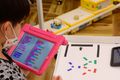タブレットで、プログラミング（Scratch）を組んでもらい、ロボットを動かしていただきます。