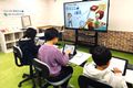 時には和気あいあいと相談しながら時には黙々と取り組んでいます