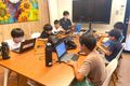 みんなで和気あいあいと授業を受ける様子