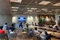 毎月、受講生がプレゼンテーションを行う発表会を開催