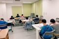 レッスンが始まるとそれぞれの課題作品に集中して取り組みます！