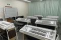 音楽教室ならでは、楽器がある教室でレッスンすることもあります。