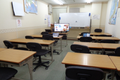 広い教室で伸び伸びと楽しく学んでいただけます。先生がすぐ隣まで来てくれるので安心して授業を受けていただくことができます。