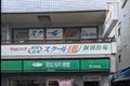 教室の外観です。オオゼキさん向かいで珈琲館さんの2階になります。