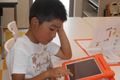 小さなお子様もタブレットに向き合って真剣そのもの。