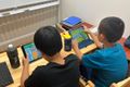 iPadを使ってプログラムを一生懸命考えています！