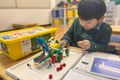 Kicksスタンダードコース（小学1年生）の授業の様子。ハード（原理・原則）、ソフト（論理的思考）、プレゼンテーション（表現力・創造）の3つを柱として学びます。