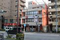 教室外観　明治通り沿い　業務スーパーさん並び