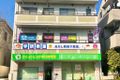 ファミリーマートの斜め向かいの教室です