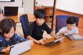 個別学習で生徒の個性に合わせて授業を進めます