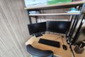 デスクトップパソコンで2画面モニターを各座席に設置しています