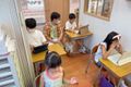 お子様自身での問題解決の手助けをする「コーチング」や、「チャイルド・アイズ」の「知育レッスン」でも行っている、「独自のメソッド」を用いてのレッスンを行っております。