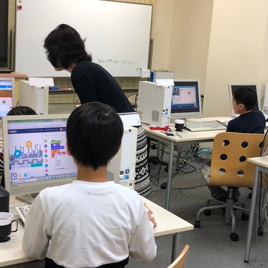 わからないところは、先生がやさしく教えてくれます