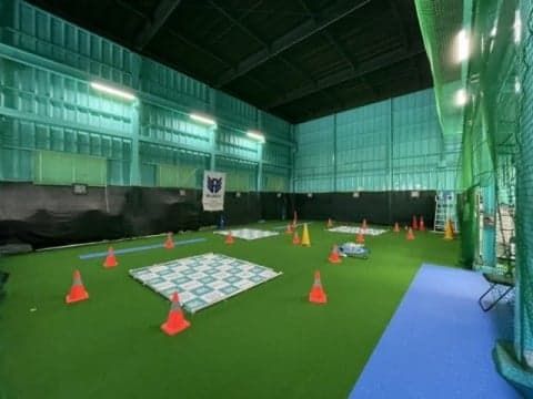 屋内飛行場