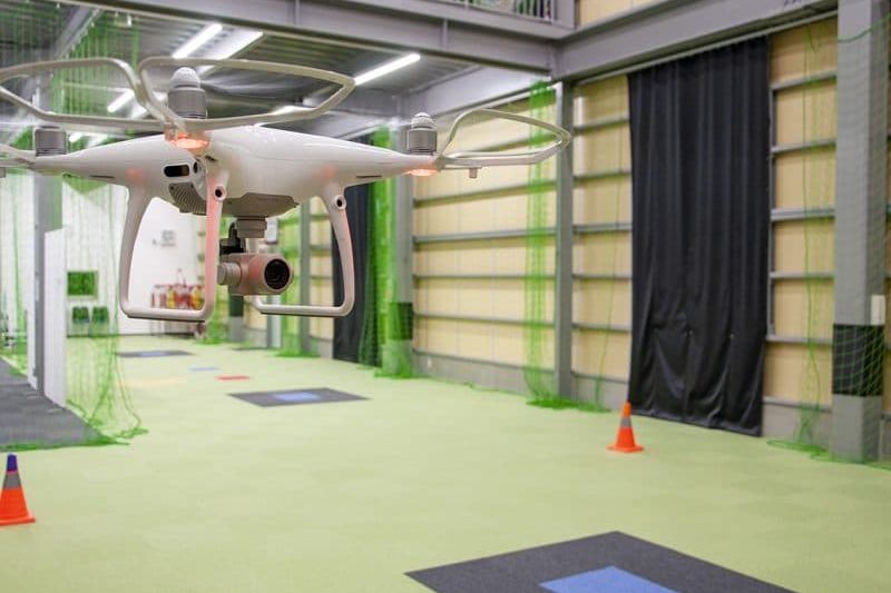 ドローン飛行用建物の内観