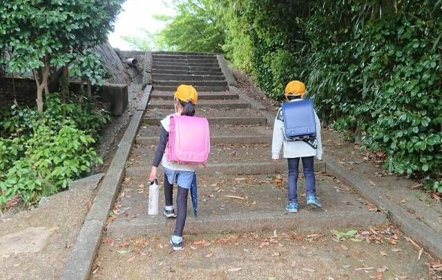 小学生の下校の姿