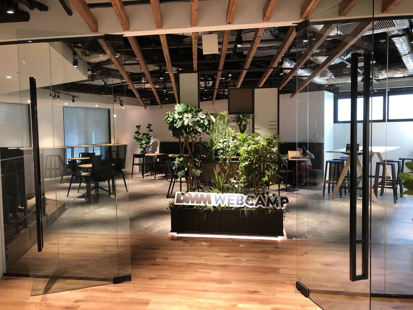 SHIFT TERAS CAMPUS(旧:DMM WEBCAMP)新宿校