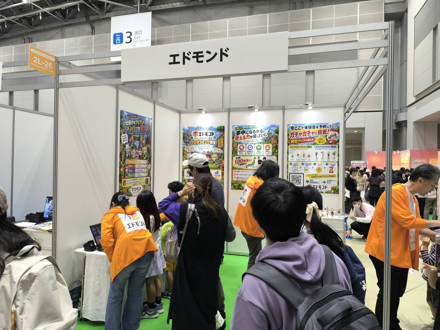 「GOOD LIFE フェア」の会場内のプログラミングスクール・エドモンドのブース