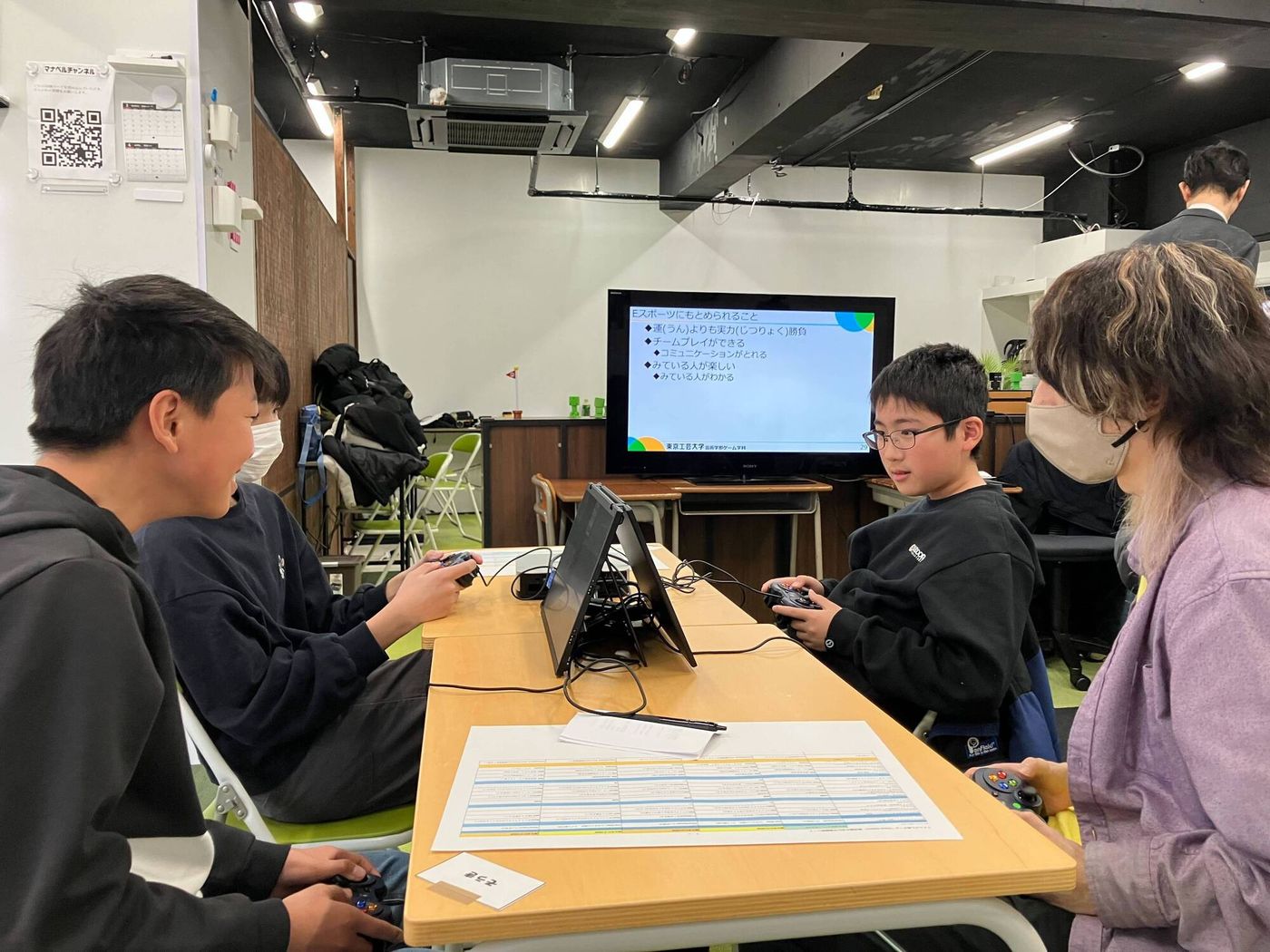 設定を変えながらゲームをプレイする様子