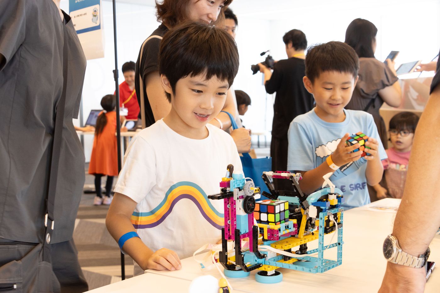 ロボット　ルービックキューブ