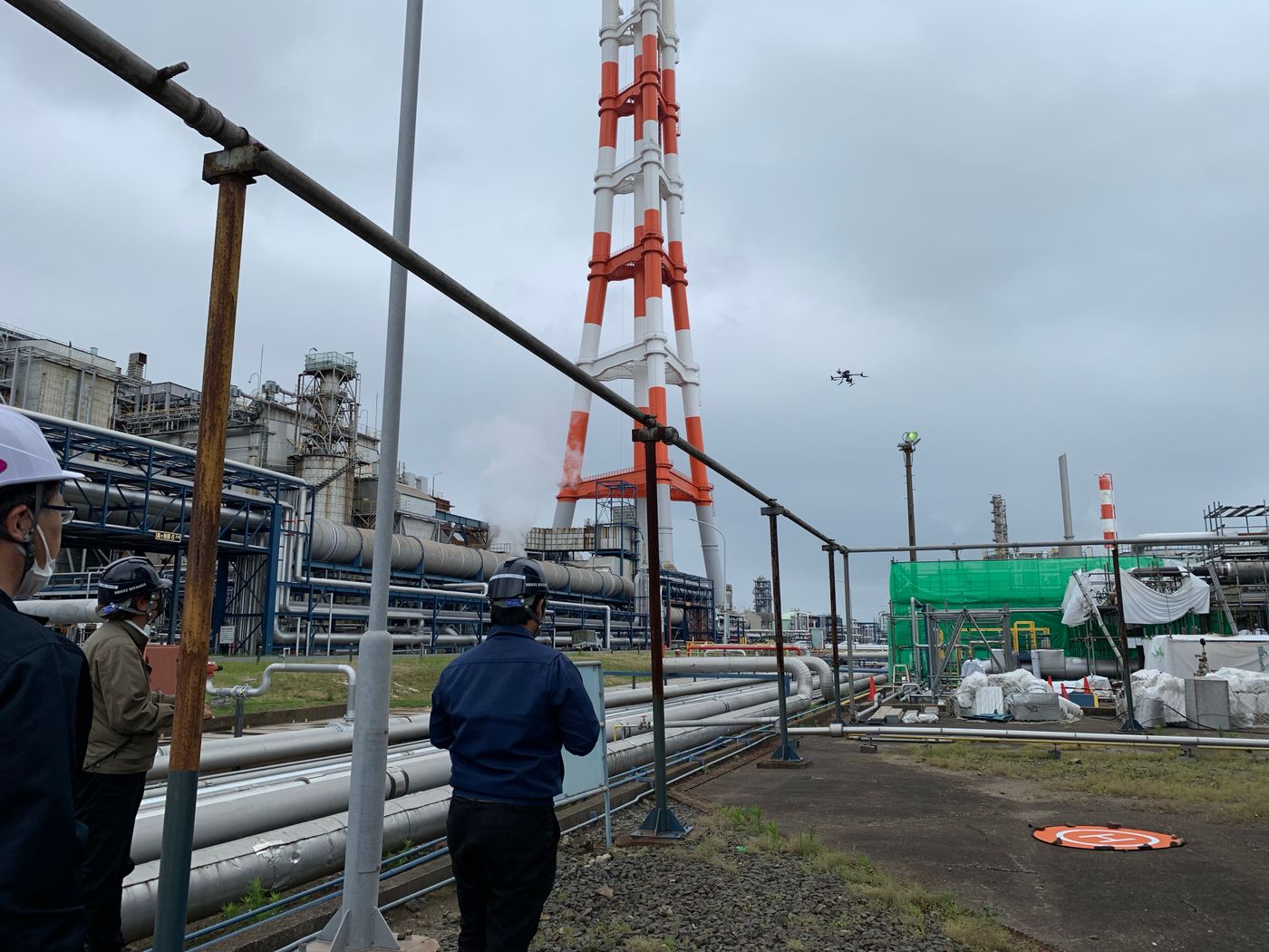 ドローン　工場　点検
