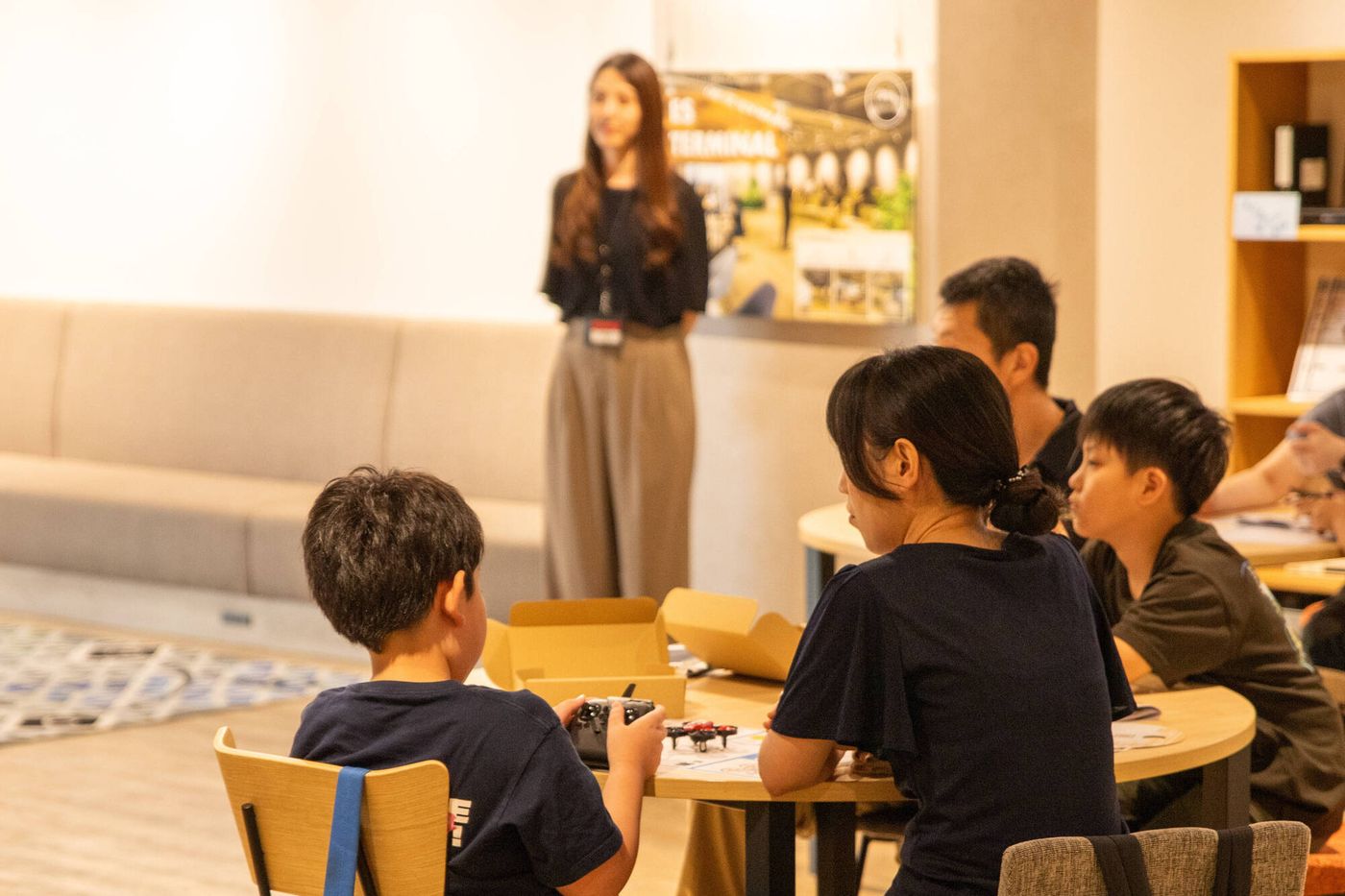 COEDO DRONE / 小江戸ドローンスクールの小学生向けドローン工作教室の様子
