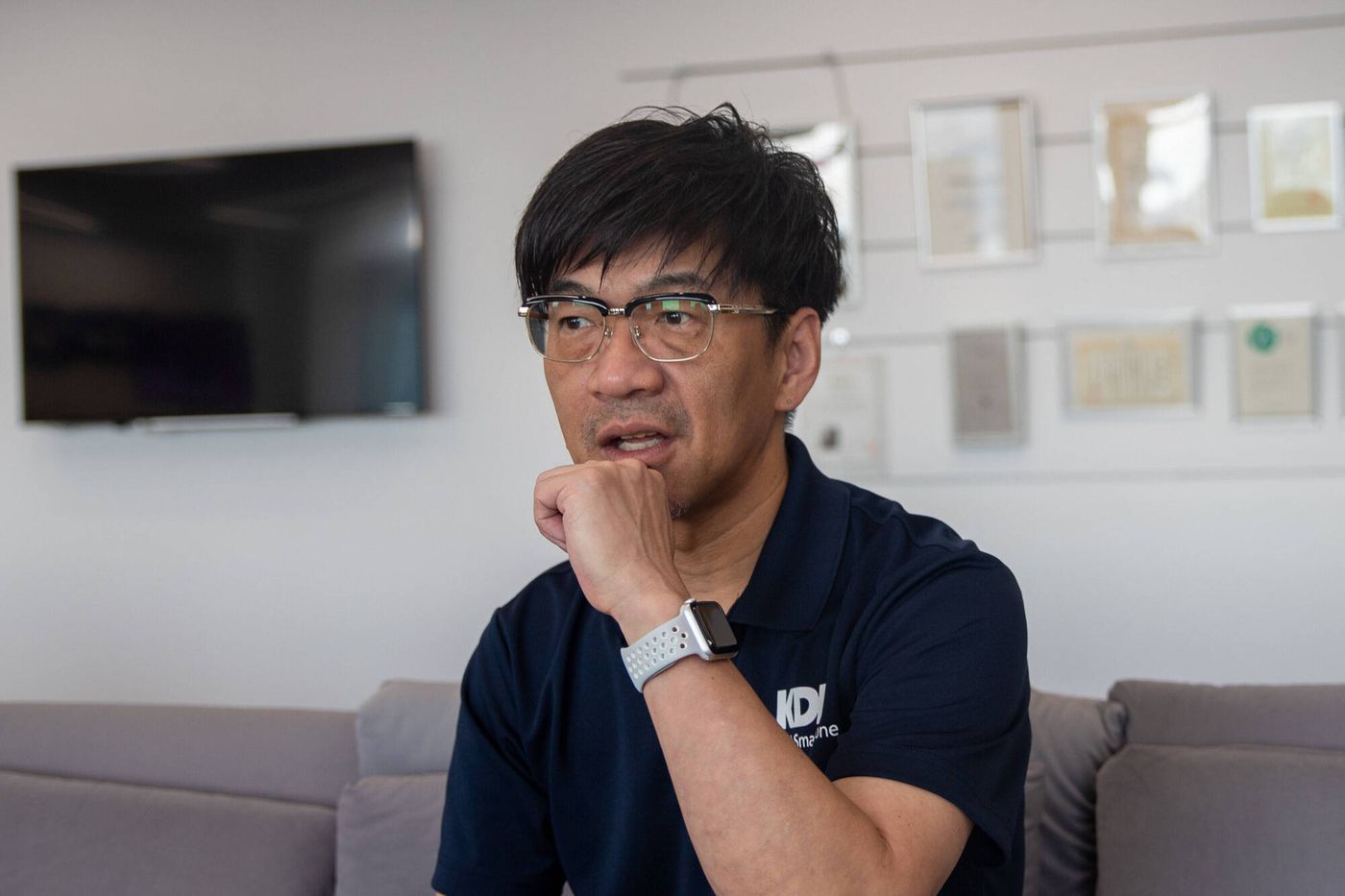 KDDIスマートドローンパートナーズ 入柿部長がインタビューに応える写真
