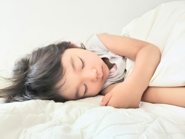 小学生　なかなか寝ない