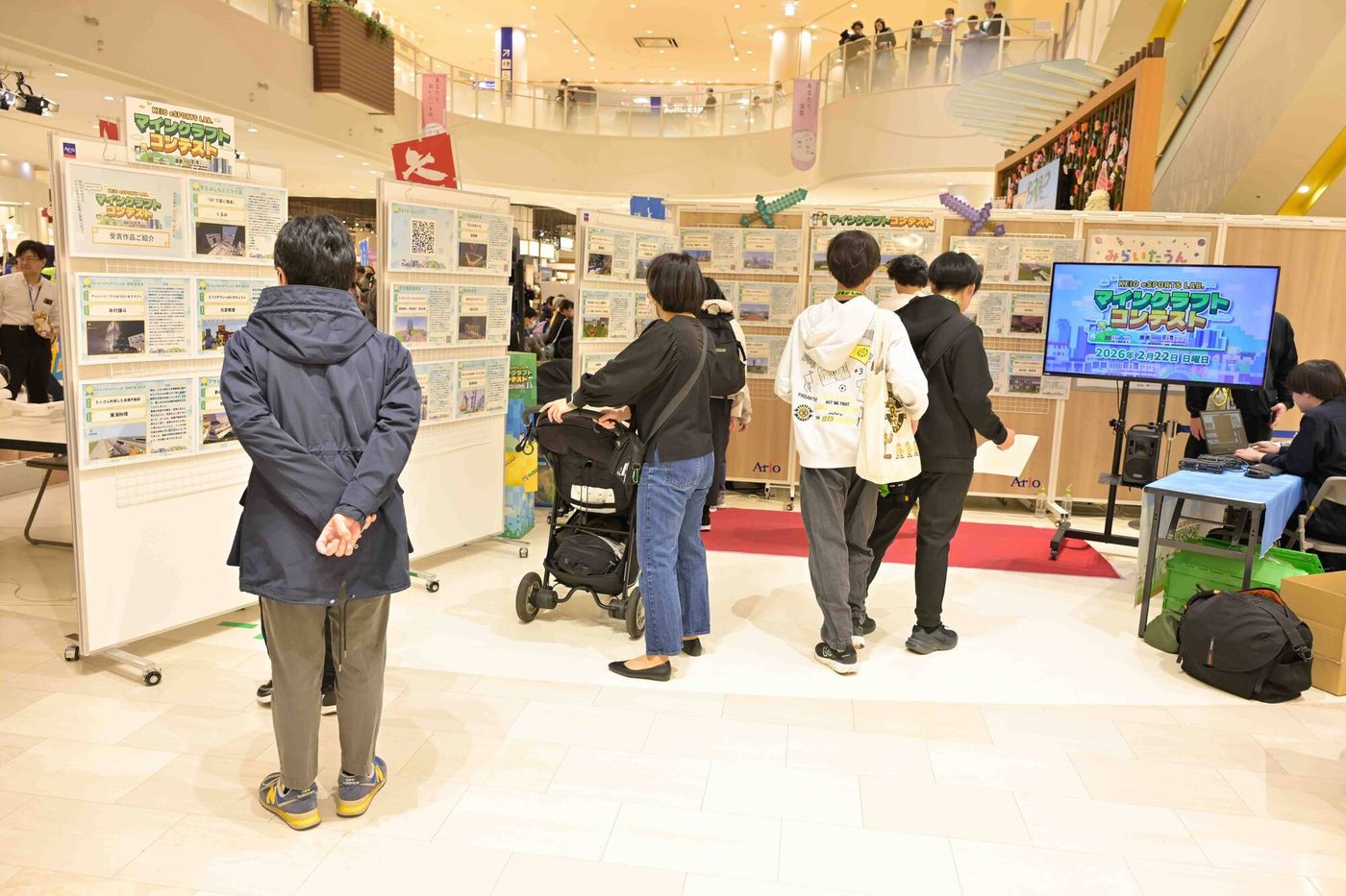 「第１回 KEIO eSPORTS LAB. マインクラフトコンテスト」展示ブースの写真