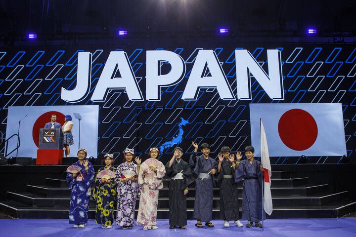 世界各国の参加者と競い合いながら、学びの視野を広げていく子ども達