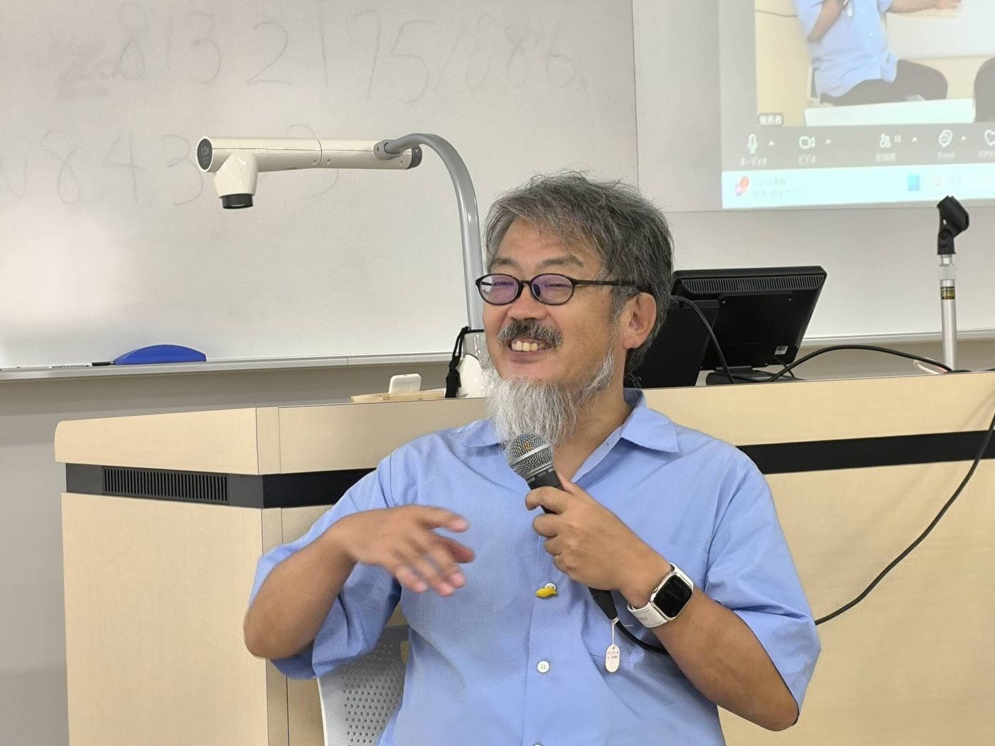 Viscuitの開発者、原田博士が寺本氏と対談している様子