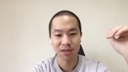 貝野さんのインタビューの様子
