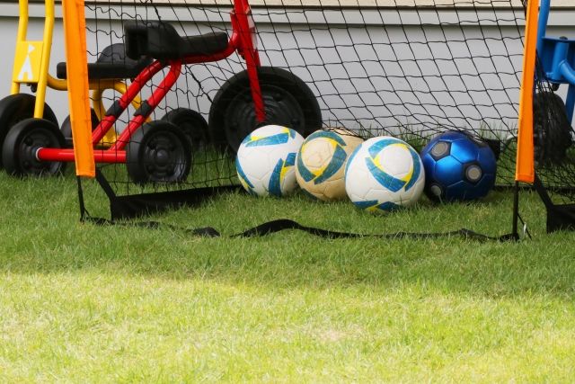 共働き　習い事　サッカー