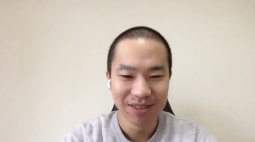 貝野さんのインタビューの様子