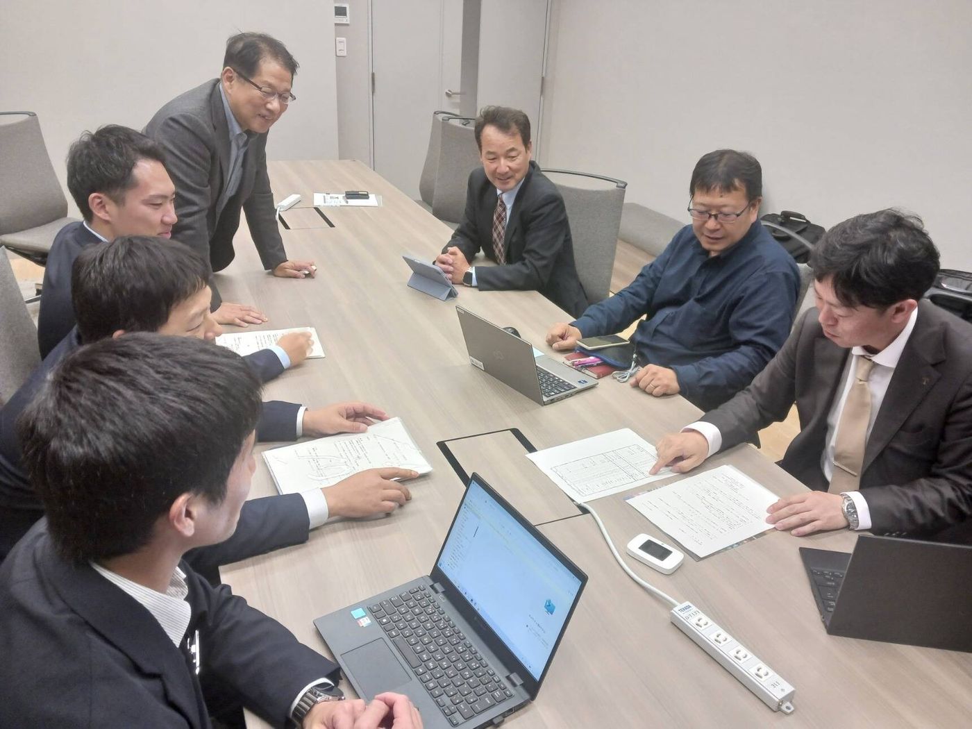 左上から新鉄コミュニティサービス・前田様、名古屋鉄道・飯島様、名古屋鉄道・榎様、京阪電鉄・永野様、◯◯電鉄・◯◯様、南海電鉄・有馬様、神戸電鉄・高野様