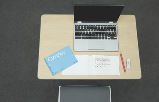 タブレットやパソコンの前に起きやすい横型ノート