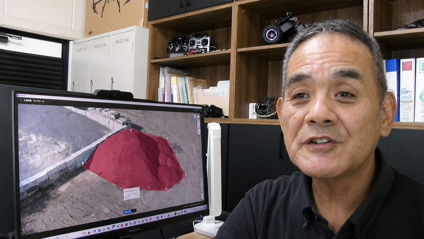 ドローンの土量測定に関する質問に答えるスカイプロドローンスクールの田村氏