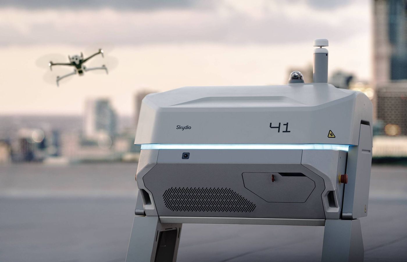 Skydio X10とDockの写真