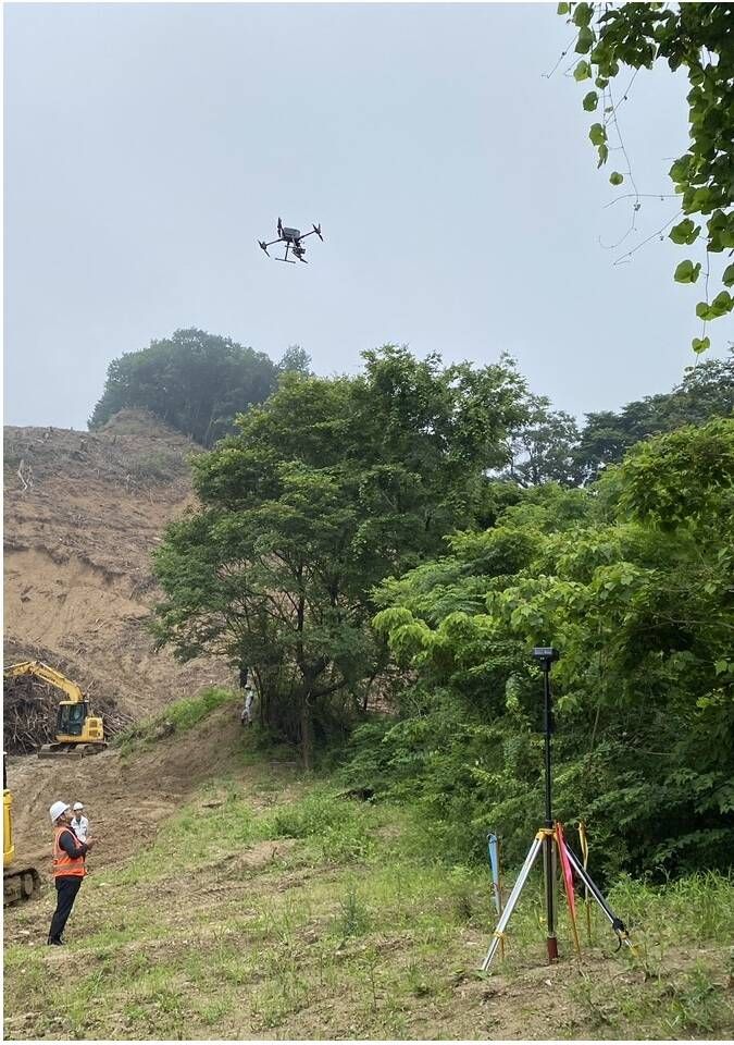 GNSS受信機(GNSSアンテナ)を使用したドローン土量測定
