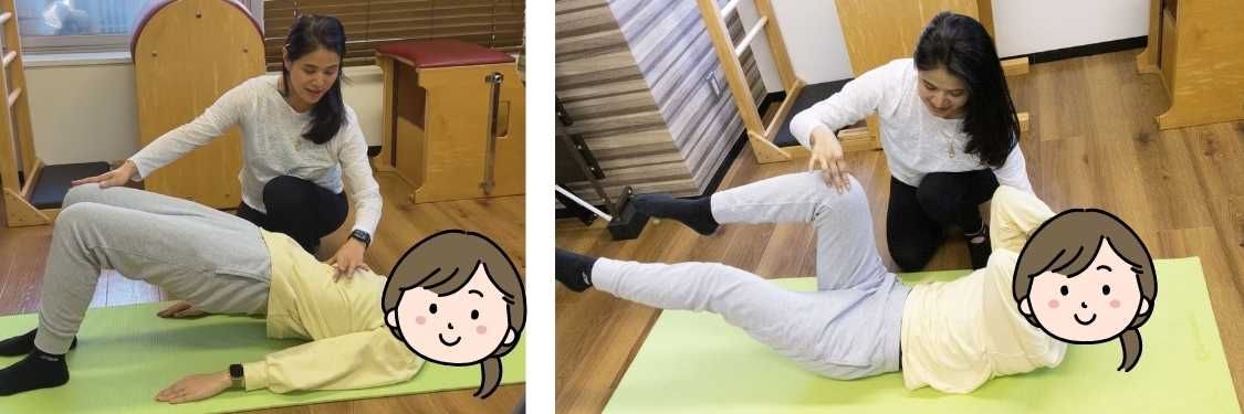 女性がヨガマットの上で女性を助けています。