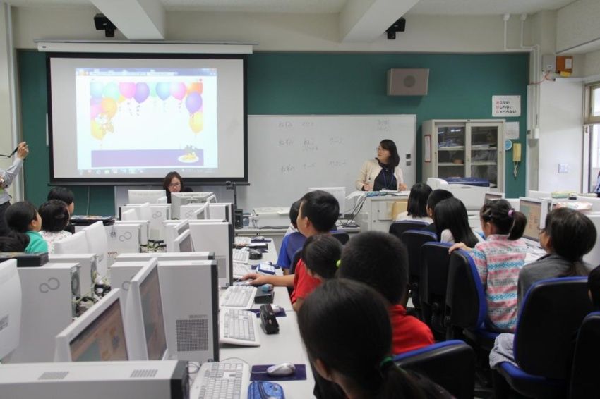 小学校での実証事業の様子