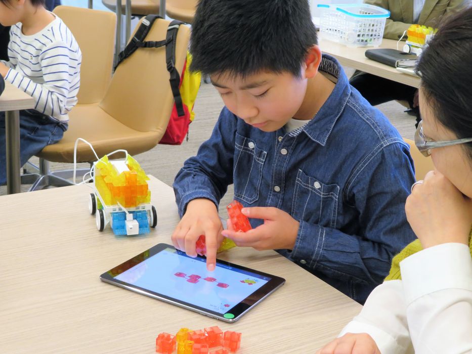 トライプログラミング教室体験会に参加した小学生