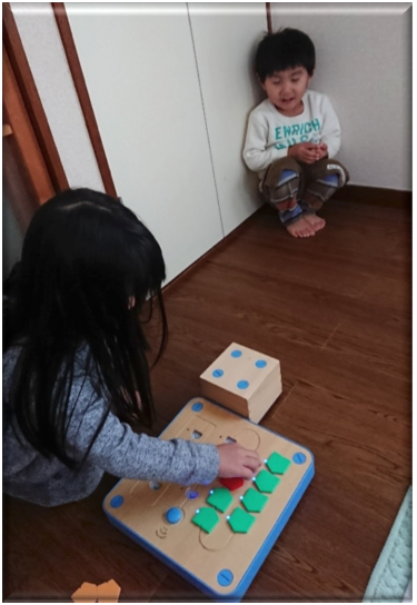 プログラミングおもちゃ「キュベット」とは？息子と娘に遊ばせてみた