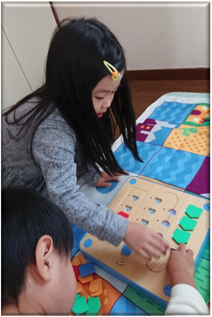 プログラミングおもちゃ「キュベット」とは？息子と娘に遊ばせてみた