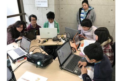 過去に実施したプログラミング体験会の様子です。