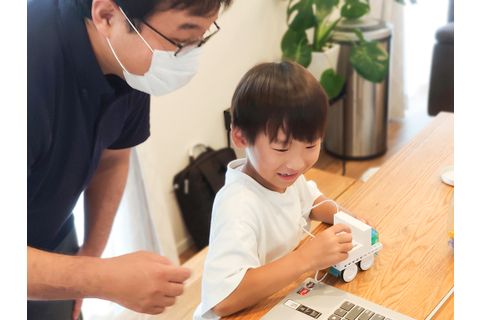 KOOVロボット組立完了の様子
