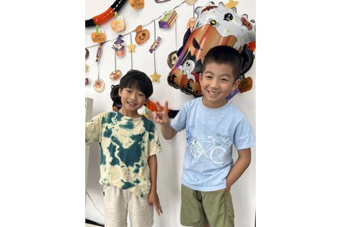 ハロウィン仕様、お友だちと仲よく通ってくださっています。二人で授業を受けると、楽しさ10倍！笑